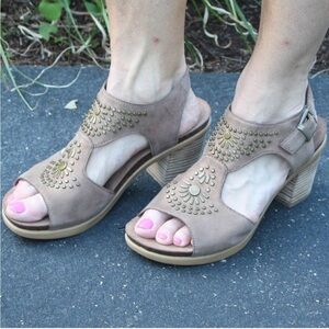 DANSKO DEANDRA HEELED SUEDE SHIMMER SANDALS EURO 40 (9.5-10)